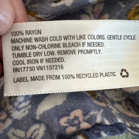 Isabel Maternity Blue Floral Rayon Blouse Size Medium Lightweight Top - Picture 5 of 6